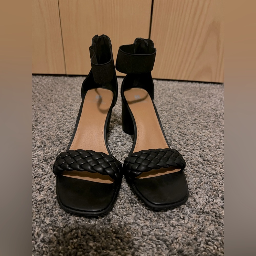 White Mountain Backer Heel Sandal, Size 9